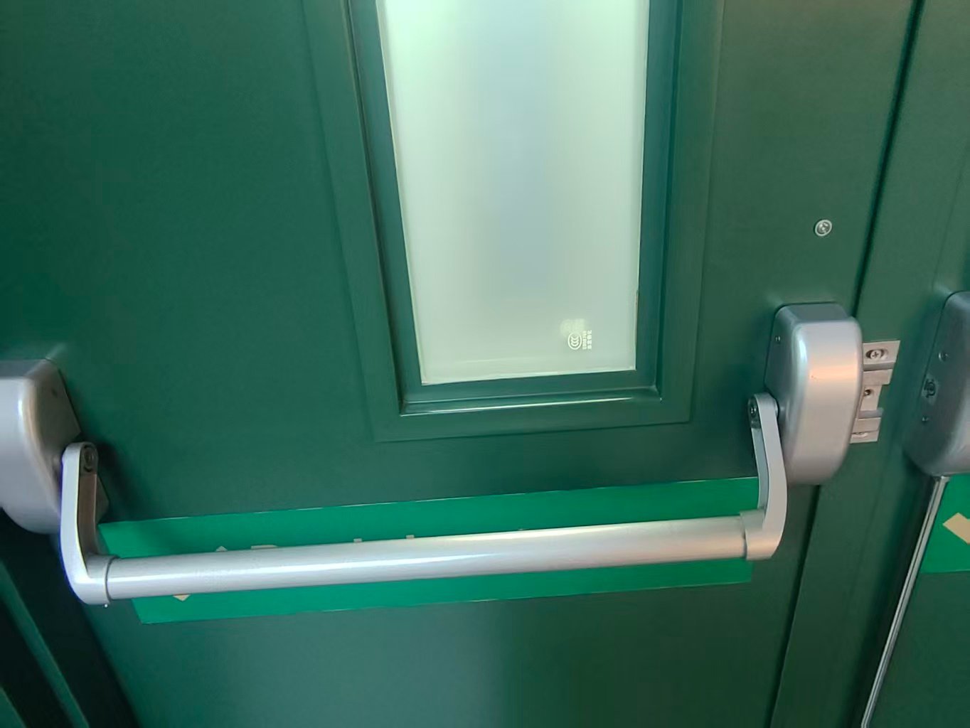 Customizable /WHI Certified Steel Fire-Rated Commercial Entry Door with Glass Modern Design Side Opening for Interior Usesion - Image 4