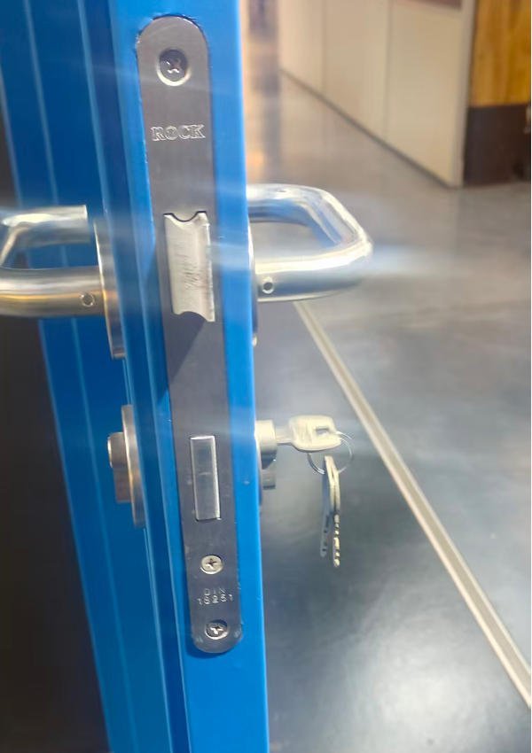 UL/WHI Certified Double Swing Steel Fire Door with Fire-Rated Glass for Mall & Hospital - Image 4